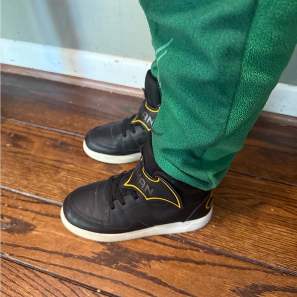 H&M Batman Black High Top Sneakers with Velcro Closure - Picture 7 of 13